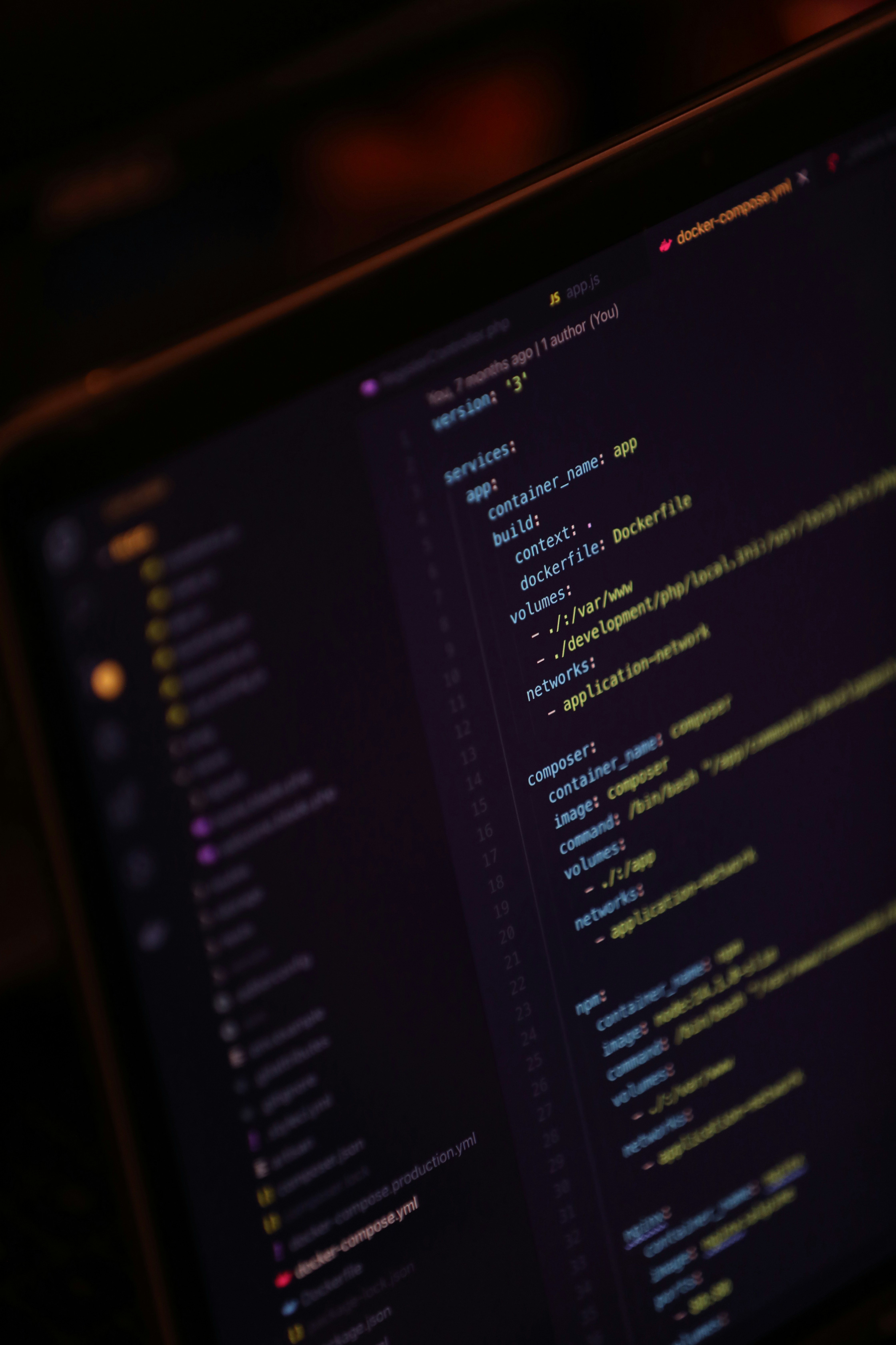 Docker-Hosting vs. VM-Hosting für Unternehmen: Wann lohnt der Umstieg?